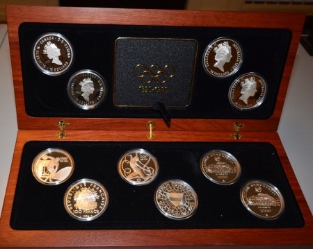IOC 1896-1996 10 sølvmynter i skrin.