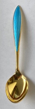 Forgylt mokkaskje 925 sølv med blå emalje 9,5 cm.