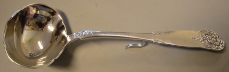 Hardanger: Sauseskje med krok 16,5 cm.