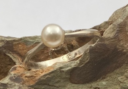 835 sølv ring med perle. (20).